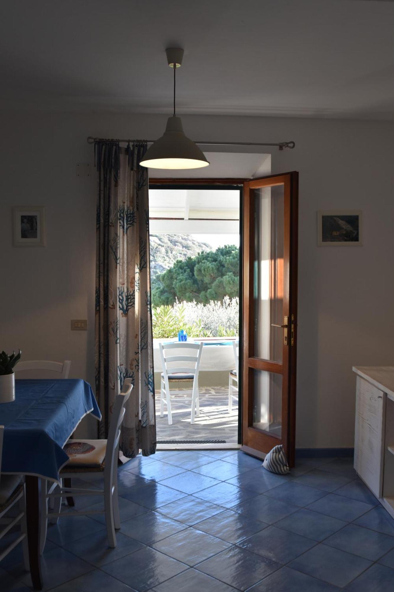 Appartamenti Cavoli - Vista Mare Con Terrazze, Clima E Posti Auto Spiaggia di Cavoli Extérieur photo
