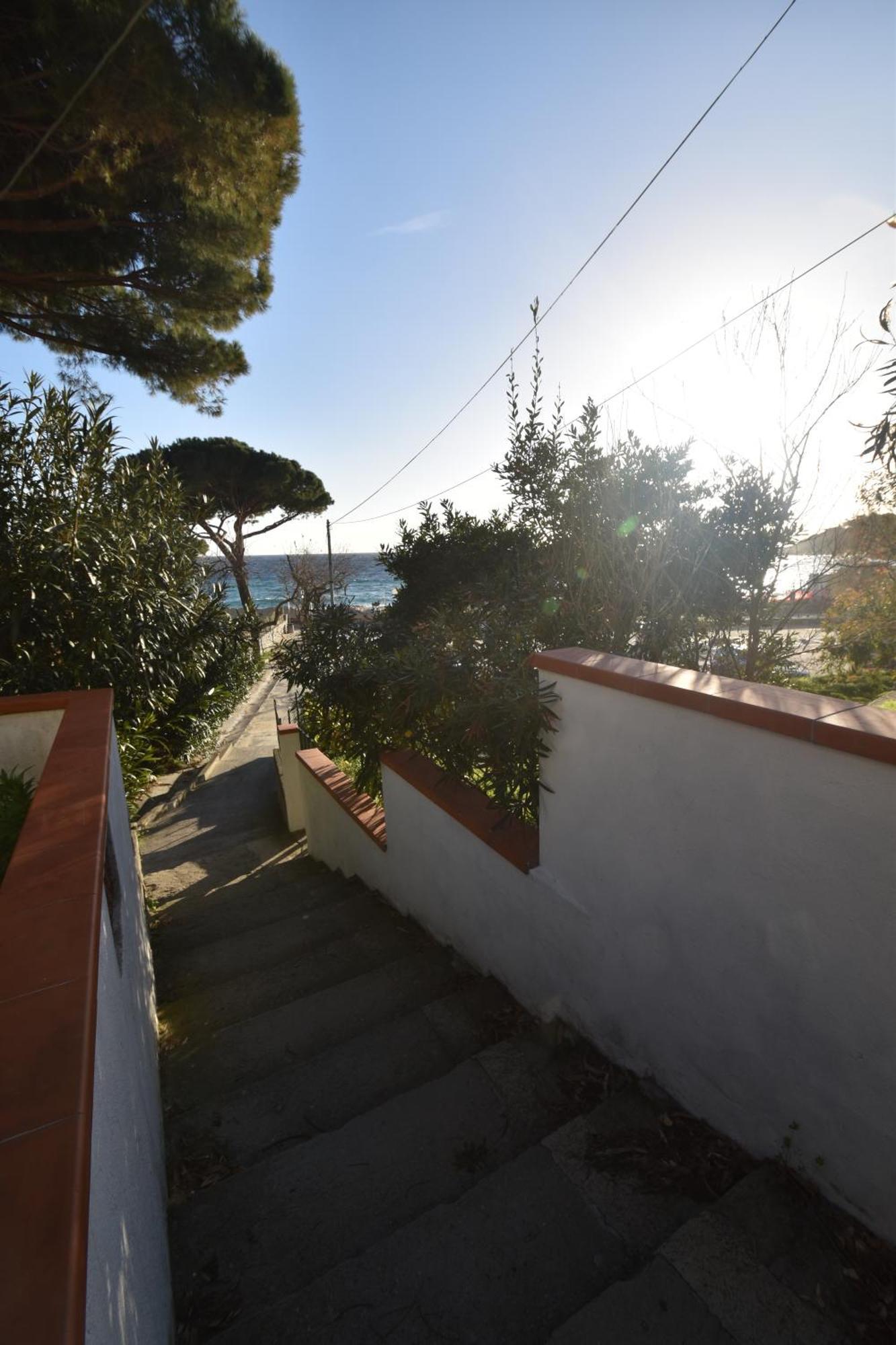 Appartamenti Cavoli - Vista Mare Con Terrazze, Clima E Posti Auto Spiaggia di Cavoli Extérieur photo