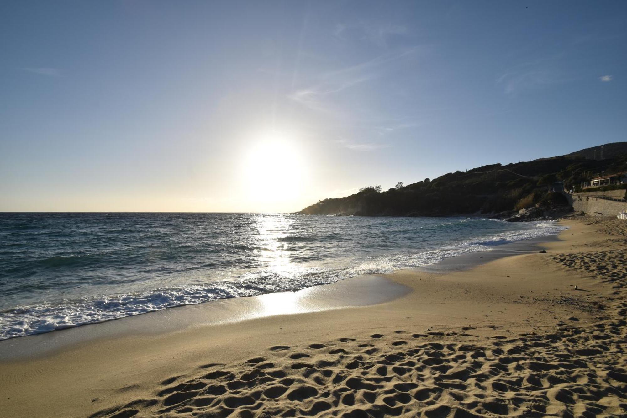 Appartamenti Cavoli - Vista Mare Con Terrazze, Clima E Posti Auto Spiaggia di Cavoli Extérieur photo